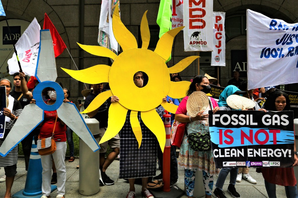 APMDD protest at ADB HQ Mandaluyong calls for rapid transition to renewable energy