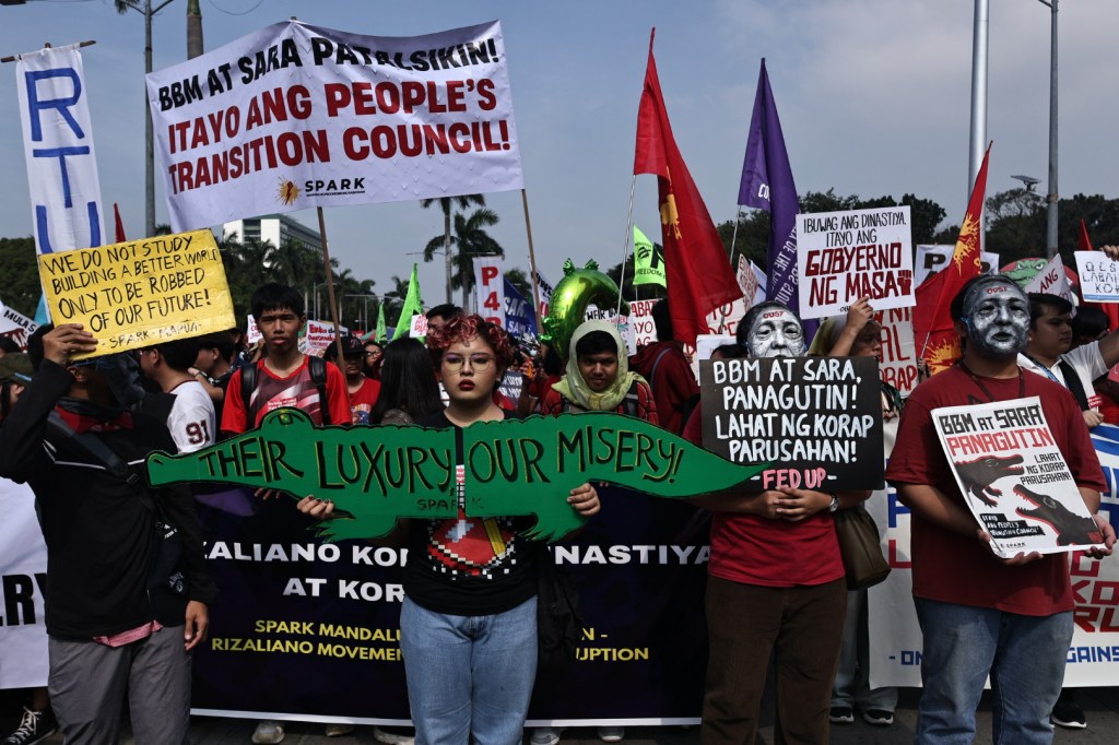 Second “Trillion Peso March” draws thousands in&nbsp;Luneta